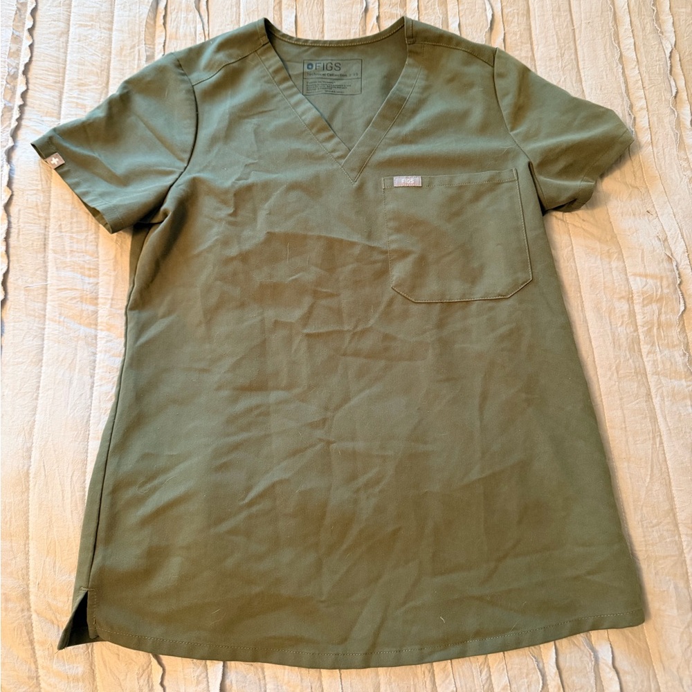 Figs moss Catarina scrub top